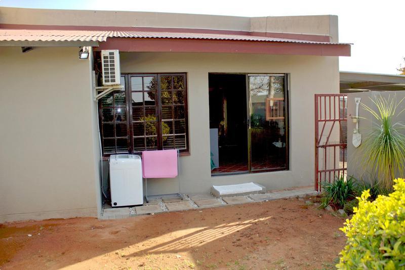 4 Bedroom Property for Sale in Kanoneiland Northern Cape